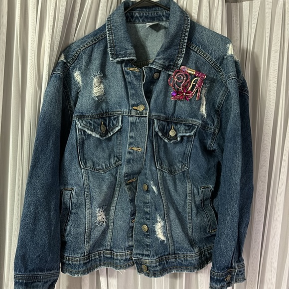 Beautifully designed stiletto and lipstick brooch pin! - Picture 4 of 5